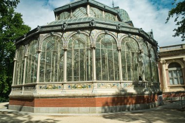 Madrid Retiro Parkı 'nda Palacio de Cristal adında bir mücevher var, şüphesiz bir mücevher..