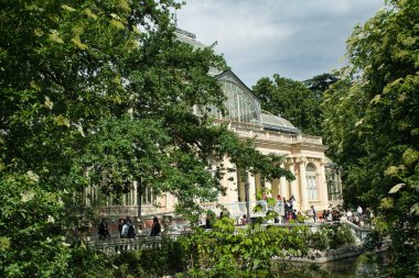 Madrid Retiro Parkı 'nda Palacio de Cristal adında bir mücevher var, şüphesiz bir mücevher..