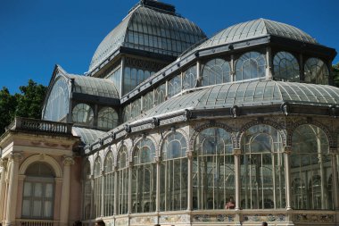 Madrid Retiro Parkı 'nda Palacio de Cristal adında bir mücevher var, şüphesiz bir mücevher..