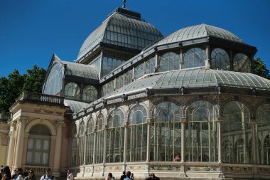 Madrid Retiro Parkı 'nda Palacio de Cristal adında bir mücevher var, şüphesiz bir mücevher..