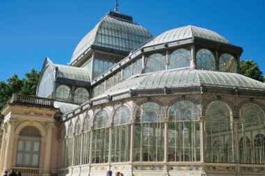 Madrid Retiro Parkı 'nda Palacio de Cristal adında bir mücevher var, şüphesiz bir mücevher..