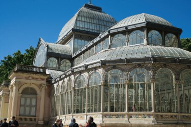 Madrid Retiro Parkı 'nda Palacio de Cristal adında bir mücevher var, şüphesiz bir mücevher..