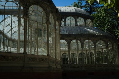 Madrid Retiro Parkı 'nda Palacio de Cristal adında bir mücevher var, şüphesiz bir mücevher..