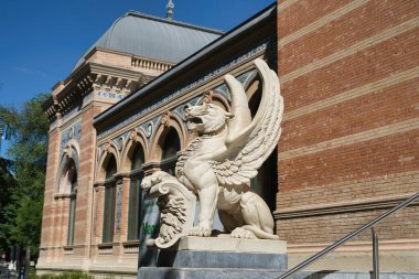 Madrid Retiro Parkı 'nda Palacio de Cristal adında bir mücevher var, şüphesiz bir mücevher..