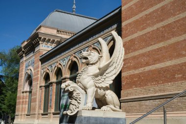 Madrid Retiro Parkı 'nda Palacio de Cristal adında bir mücevher var, şüphesiz bir mücevher..