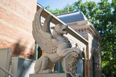 Madrid Retiro Parkı 'nda Palacio de Cristal adında bir mücevher var, şüphesiz bir mücevher..