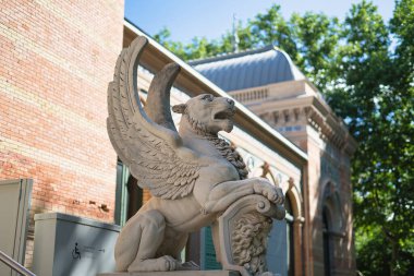 Madrid Retiro Parkı 'nda Palacio de Cristal adında bir mücevher var, şüphesiz bir mücevher..