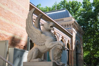 Madrid Retiro Parkı 'nda Palacio de Cristal adında bir mücevher var, şüphesiz bir mücevher..