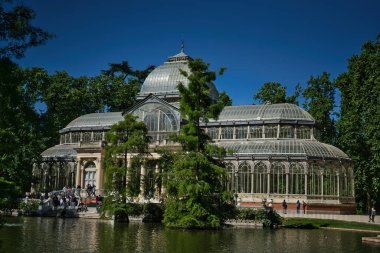 Madrid Retiro Parkı 'nda Palacio de Cristal adında bir mücevher var, şüphesiz bir mücevher..