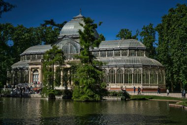 Madrid Retiro Parkı 'nda Palacio de Cristal adında bir mücevher var, şüphesiz bir mücevher..