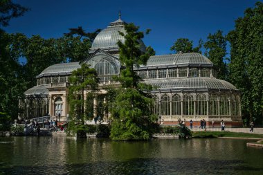 Madrid Retiro Parkı 'nda Palacio de Cristal adında bir mücevher var, şüphesiz bir mücevher..