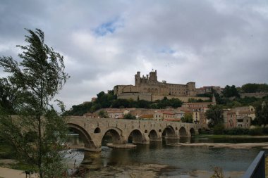 Beiers ve Narbonne, Fransa 'nın güneyinde harika şehirler.