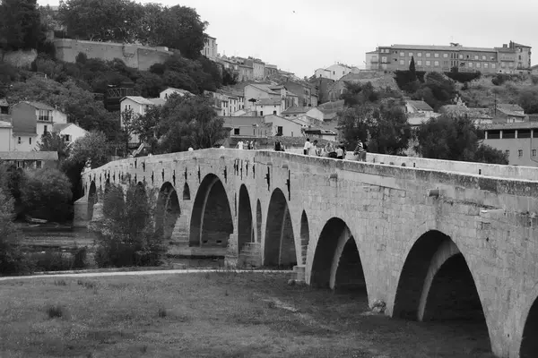 Beiers ve Narbonne, Fransa 'nın güneyinde harika şehirler.