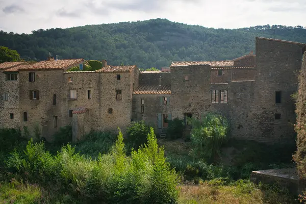 La Grasse ve Villerouge, Fransa 'nın güneyinde muhteşem villalar.