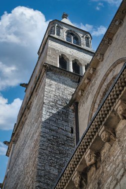 Fransa 'nın en güzel ortaçağ köylerinden biri olan Saint-Cirq-Lapopie' de zaman geçmiyor.