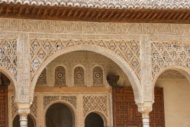 Granada, İspanya - 06 11 2014: Granada İspanya 'daki Alhambra Sarayı' nın kurnaz fundalık şatosunun süslü detayları, bir Unesco dünya mirası
