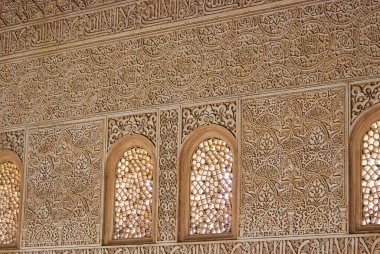 Granada, İspanya - 06 11 2014: Granada İspanya 'daki Alhambra Sarayı' nın kurnaz fundalık şatosunun süslü detayları, bir Unesco dünya mirası