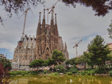 Barcelona, İspanya - 06 16 2014: Barcelona 'da Antonio Gaudi tarafından inşa edilen ünlü Sagrada Familia Kilisesi