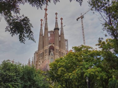 Barcelona, İspanya - 06 16 2014: Barcelona 'da Antonio Gaudi tarafından inşa edilen ünlü Sagrada Familia Kilisesi