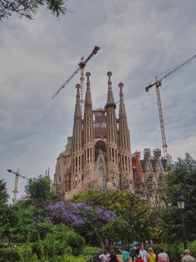 Barcelona, İspanya - 06 16 2014: Barcelona 'da Antonio Gaudi tarafından inşa edilen ünlü Sagrada Familia Kilisesi