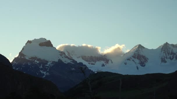 Zonsondergang Berg Fitzroy Een Hoge Karakteristieke Bergtop Zuid Argentinië Patagonië — Stockvideo