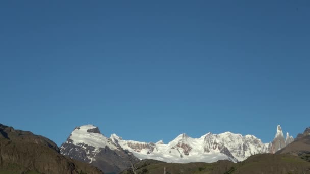 Der Fitzroy Ist Ein Hoher Und Charakteristischer Berggipfel Süden Argentiniens — Stockvideo