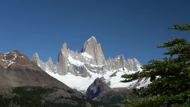 Góra Fitzroy Jest Wysokim Charakterystycznym Szczytem Górskim Południowej Argentynie Patagonii — Wideo stockowe