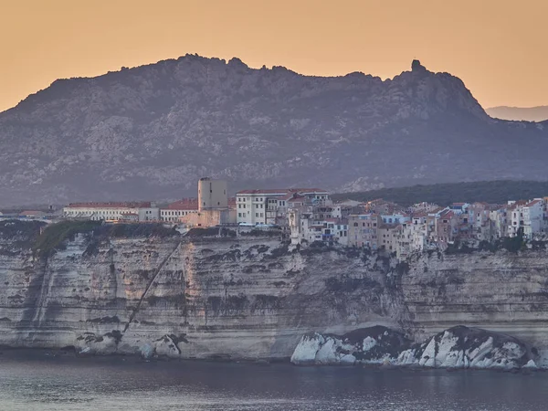 Ηλιοβασίλεμα Πάνω Από Την Πόλη Bonifacio Που Βρίσκεται Λευκό Βράχο — Φωτογραφία Αρχείου