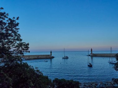 Akdeniz kıyısındaki Bastia limanı Akşamları Korsika adasında, Fransa
