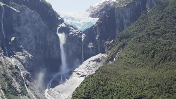 Ventisquero Colgante Uma Geleira Pendurada Com Cachoeira Lago Parque Nacional — Vídeo de Stock