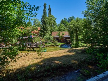 Rastoke, şelaleler, su değirmenleri ve küçük nehirlerin ortasında Hırvatistan 'ın küçük ve güzel bir köyü..