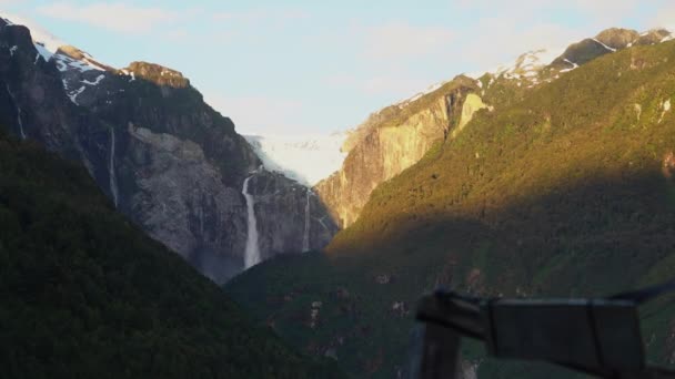 Sonnenuntergang Ventisquero Colgante Einem Hängenden Gletscher Mit Wasserfall Und See — Stockvideo