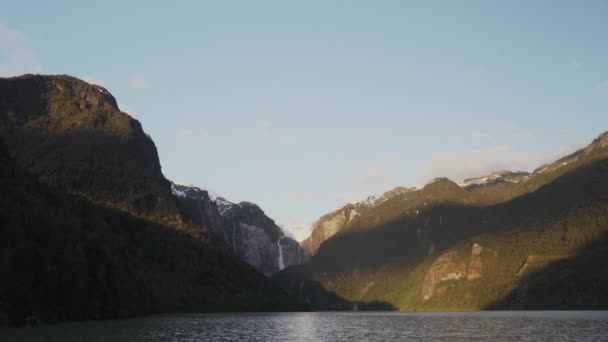 Tramonto Ventisquero Colgante Ghiacciaio Sospeso Con Cascata Lago Nel Parco — Video Stock