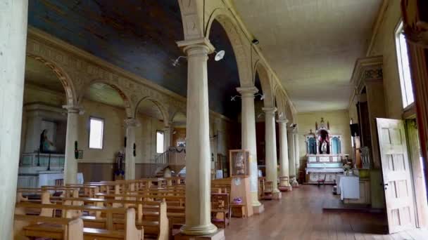 Chiloe Chile 2018 Interior Traditional Wooden Church Chiloe Island Chile — Vídeo de stock