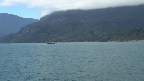 Slow Motion Car Ferry Crossing Fjords Carretera Austral Pacific Coastline — Stok video
