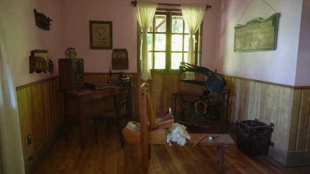 Frutillar Chile 2018 Living Room Wooden Farm House German Colonial — Vídeos de Stock