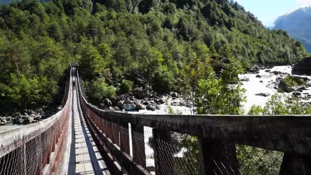 Wooden Bridge Lively River Rio Ventisqueros White Rapids Ventisquero Colgante — ストック動画