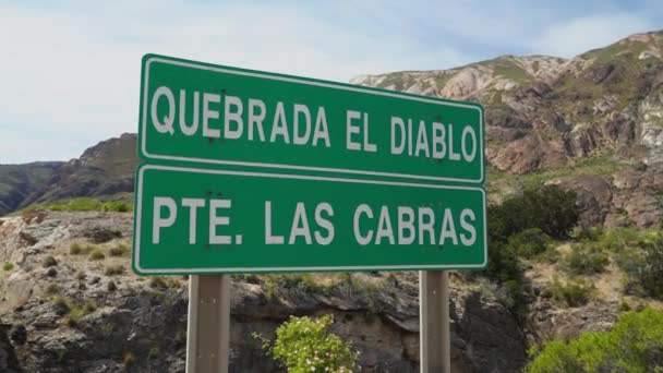 Road Sign Quebrada Diablo Narrow Gorge Border Chile Argentina Carretera — ストック動画