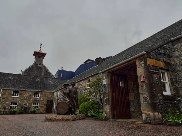 Dufftown Scotland 2018 Old Stone Building Popular Traditional Glenfidich Distillery 스톡 사진