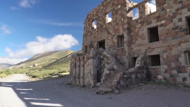 Velhas Ruínas Abandonadas Hotel Nas Termas Del Sosneado Nas Montanhas — Vídeo de Stock