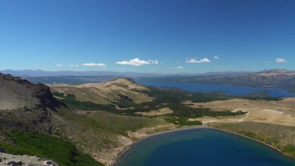 Vista Sobre Lago Lago Alumine Vulcão Batea Mahuida Região Fronteiriça — Vídeo de Stock