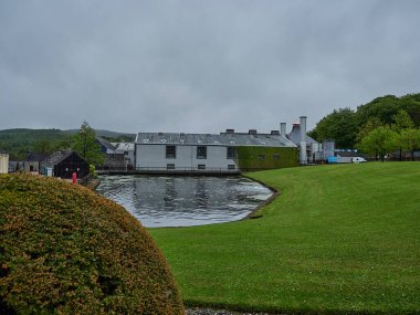 Dufftown, İskoçya - 05: 22 2018: İskoçya 'da popüler ve geleneksel Glenfiddich içki imalathanesi.