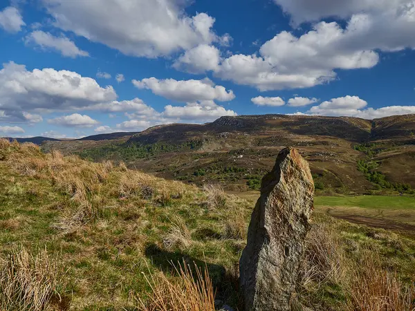 Schöne Landschaft Den Highlands Schottland Einem Sonnigen Tag Mit Bewölktem — Stockfoto