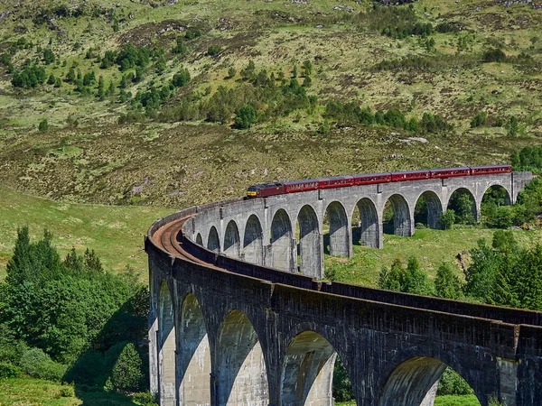 Glenfinnan Escócia 2018 Icônico Trem Vapor Jacobite Que Atravessa Viaduto — Fotografia de Stock