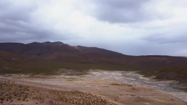 Puchuldiza是智利安第斯山脉的地热活跃区 有大量的间歇泉和火山活动 — 图库视频影像