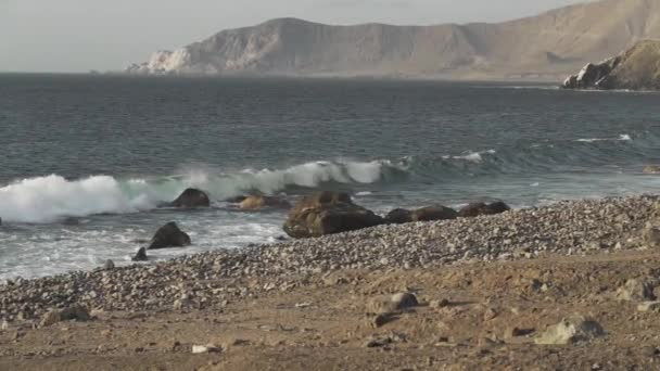 Хвилі Розбиваються Берег Тихої Берегової Лінії Пустелі Атакама Чилі Вітряний — стокове відео