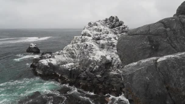 在狂风暴雨的日子里 海浪在智利阿塔卡马沙漠太平洋沿岸缓慢地冲击着海岸 — 图库视频影像