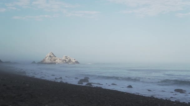 智利阿塔卡马沙漠中太平洋岩石海岸上空的落日 — 图库视频影像