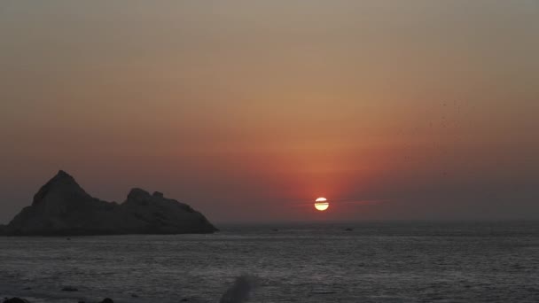 Захід Сонця Над Скелястим Узбережжям Тихого Океану Пустелі Атакама Чилі — стокове відео