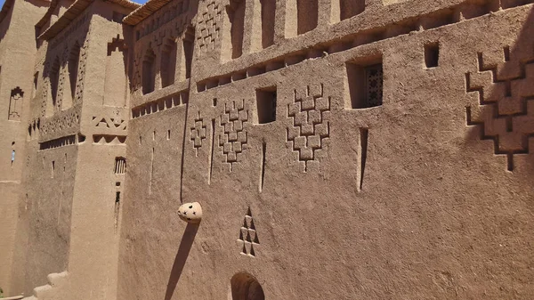 카바는 짚으로 전통적 건물로서 북아프리카 모로코 아름다운 오아시스에 — 스톡 사진